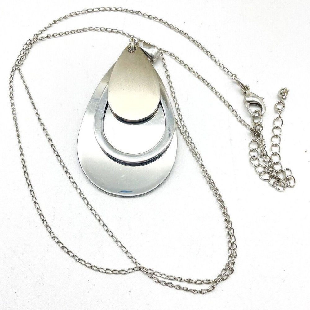 Graduated Teardrop Pendant Necklace Silver Tone Modernist Classic Career Cosplay